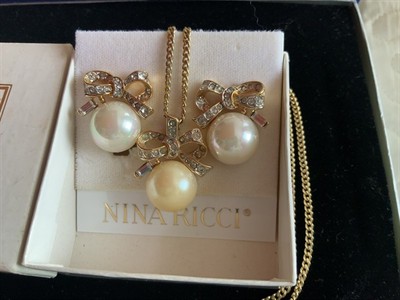 NINA RICCI - NÁUŠNICE A NÁHRDELNÍK