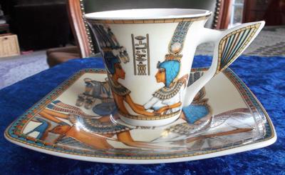 Porcelánový šálek