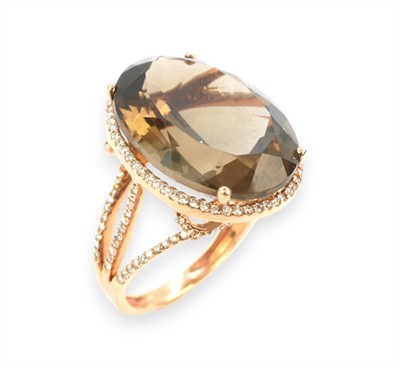 Zlatý prsten s kouřovým topazem a diamanty
