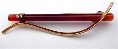 Zlatá brož s karneolem a diamanty