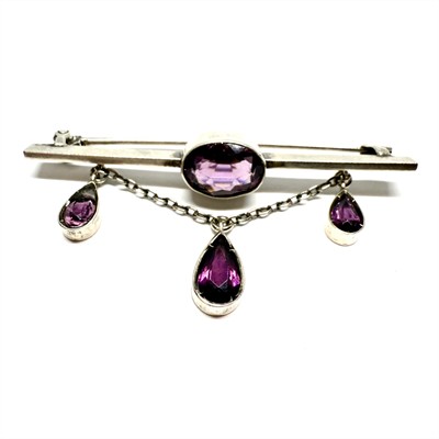 Stříbrná brož s ametystovými ověsy