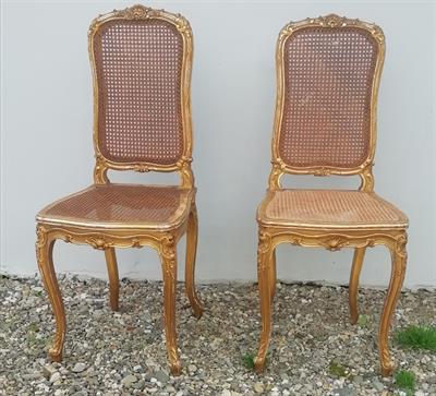 Zlacené židle s výpletem