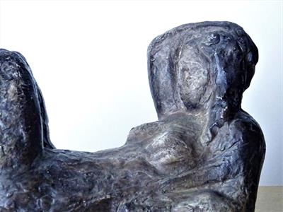 plastika ležící akt - Věra Růžičková-Bejrová