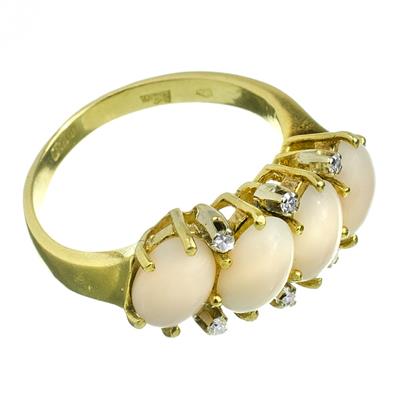 Zlatý prsten s korály a brilianty