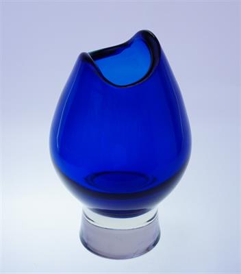 Váza v barvě Večerní modř, Milan METELÁK sklárna Harrachov