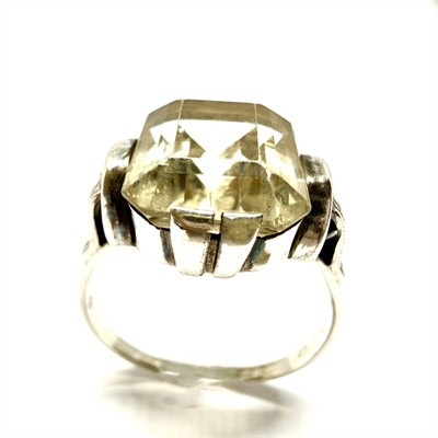 Stříbrný prvorepublikový prsten s citrínem