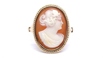 Zlatý prsten s kamejí