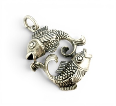 Stříbrný závěs s motivem rybek