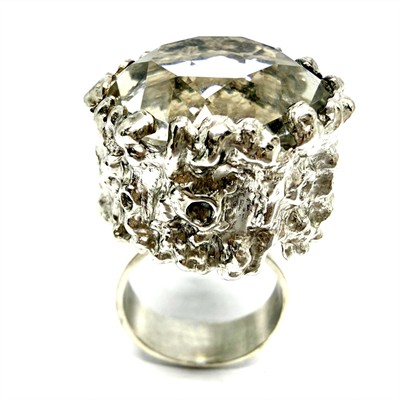 Designový stříbrný grandiozní prsten s křištálem