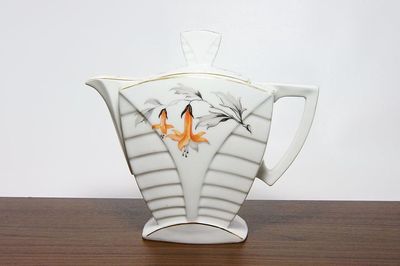 Porcelánová konvička ve stylu ART - DÉCO, porc. Stará Role