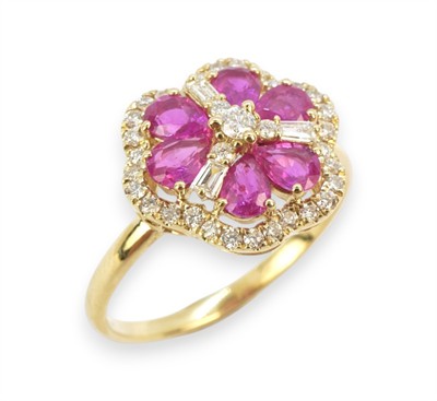 Zlatý prsten s rubíny a diamanty