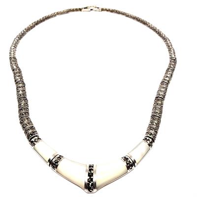 Stříbrný náhrdelník s perletí a markazity