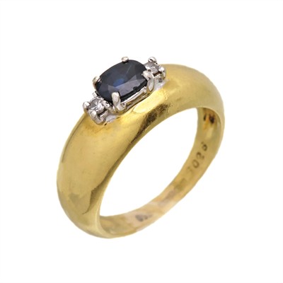 Zlatý prsten s přírodním safírem a diamanty