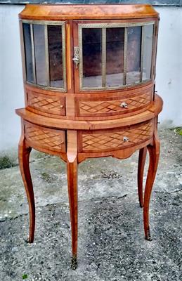 Intarzovaný sklenik