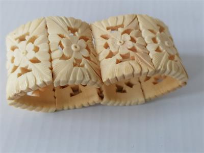 Náramek s růžičkami - kost