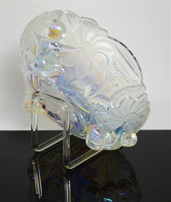 Irisovaná lisovaná mísa Art Deco, reliéf květin a trpaslíků