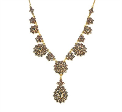 Stříbrný náhrdelník s granáty