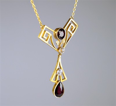 Zlatý secesní náhrdelník s rubíny a leukosafíry