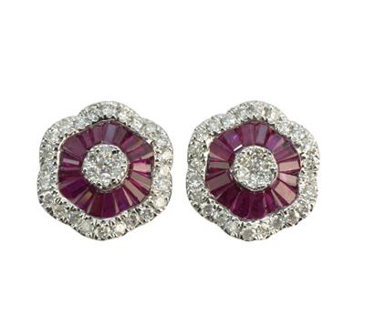 Zlaté náušnice s diamanty a rubíny