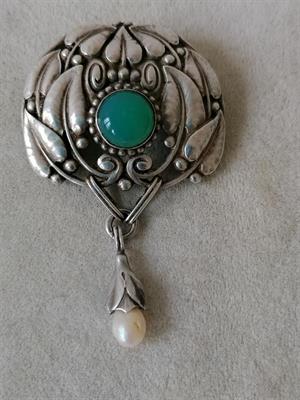 Velká secesní stříbrná brož