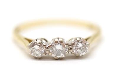 Zlatý prsten s diamanty