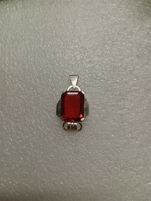 Přívěsek art deco stříbro červený kámen