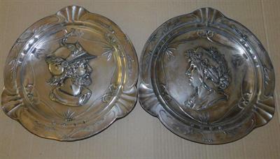 MYSLBEK - PÁR RELIEFNÍCH DEKORATIVNÍCH TALÍŘŮ