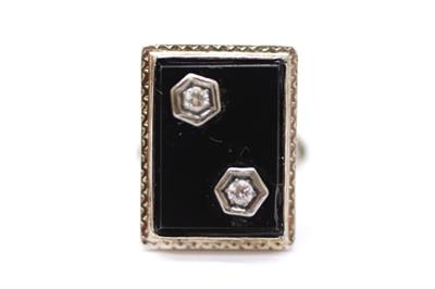 Zlatý prsten s diamanty a onyxem