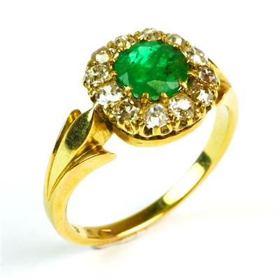 Zlatý prsten se smaragdem a diamanty