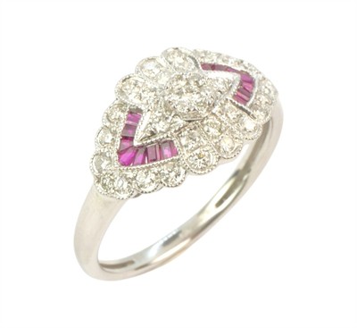 Zlatý prsten s rubíny a diamanty