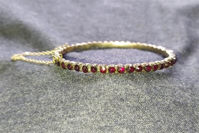 Granátový náramek