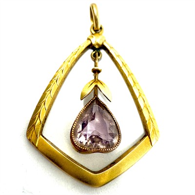 Zlatý secesní závěs s růženínovým ověsem