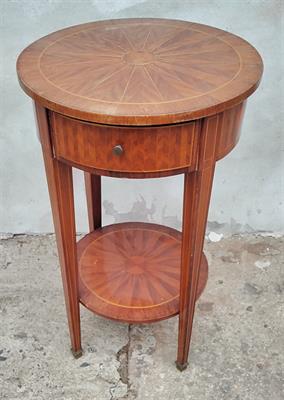 Bohatě intarzovaný stolek