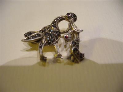 STŘÍBRNÁ  BROŽ  -  ZLOBIVÉ  KÁČÁTKO