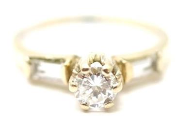 Zlatý prsten s diamanty