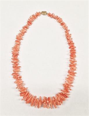 Korálový náhrdelník lososové barvy