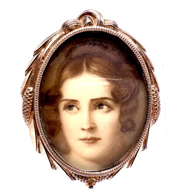 Stříbrná zlacená brož biedermeier s medailonem