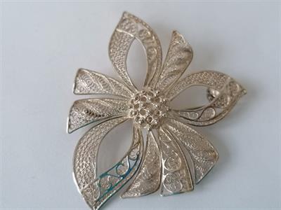 Velká stříbrná brož