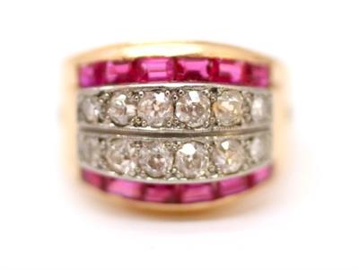 Zlatý prsten s diamanty a rubíny