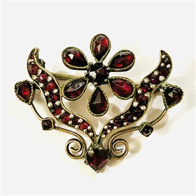Secesní brož s českými granáty a almandinem