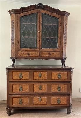 Intarzovaná komoda s nástavcem