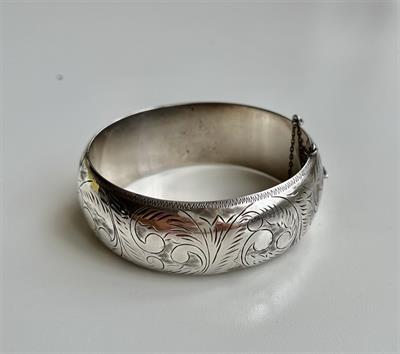 Masivní, stříbrný, otevírací náramek