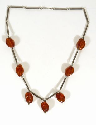 Stříbrný náhrdelník skandinávského designu