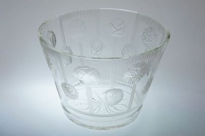 Geometrická secese - bohatě broušená mísa s dekorem psaníček