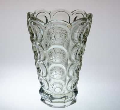 Rondokubismus - váza z čirého skla, Rudolf SCHRÖTER sklárna INWALD