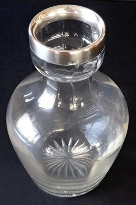 Skleněná vázička, s broušenou hvězdou a stříbrným hrdlem -