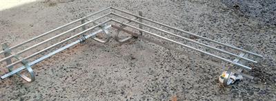 Rohový věšák art deco