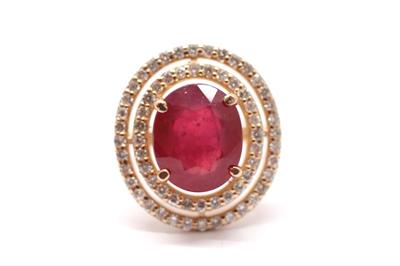 Zlatý prsten s diamanty a rubínem