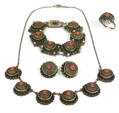 Stříbrná sada šperků s korálky