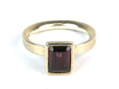 Stříbrný prsten s turmalínem